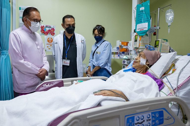 Anwar luang masa ziarah Rohana Jalil di HCTM