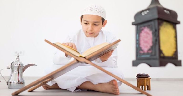 Tak susah buat anak suka mengaji, ibu bapa hanya perlu teknik mengajar yang tepat. Mulakan seawal usia dan guna sistem reward