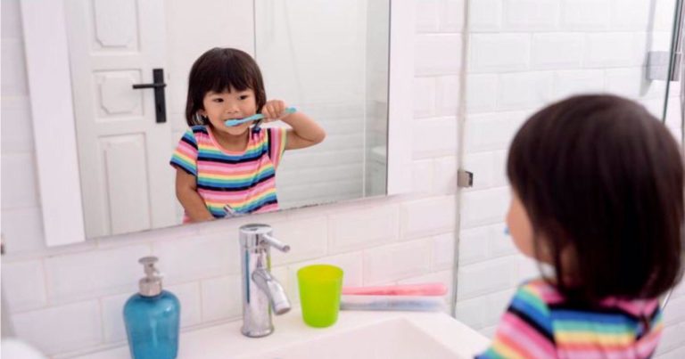 7 tip penjagaan gigi anak sepanjang Syawal, elak gigi rosak akibat makan terlalu banyak manisan