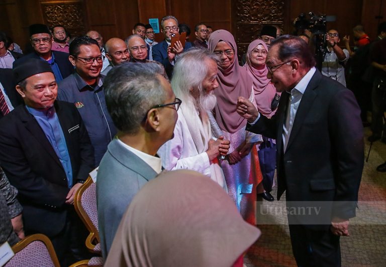 Ilmu bahasa, sastera tidak harus dilupakan – PM