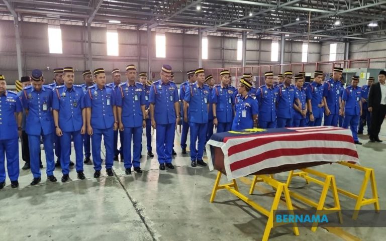 Jenazah Awang Askandar selamat tiba di KLIA