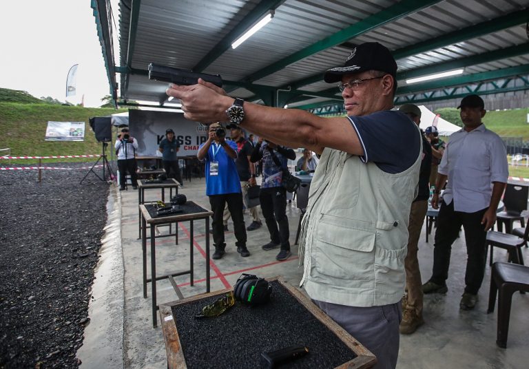 Saifuddin uji kemahiran menembak dalam RMP Championship 2023 Level III