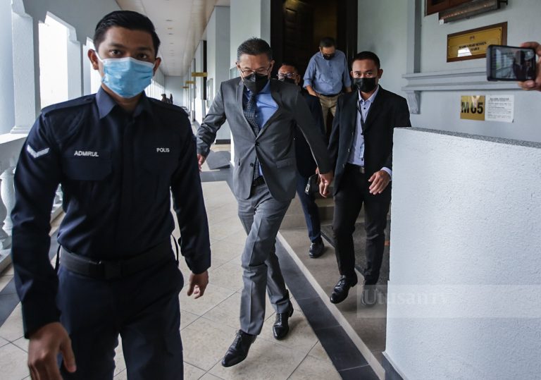 Pengarah urusan syarikat didakwa minta, terima rasuah RM30 juta