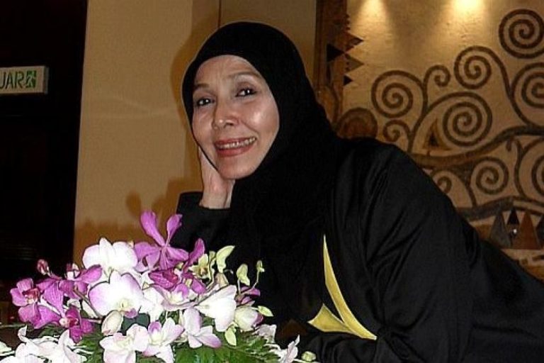 Belajarlah hormati orang lain terutama artis senior – Noorkumalasari