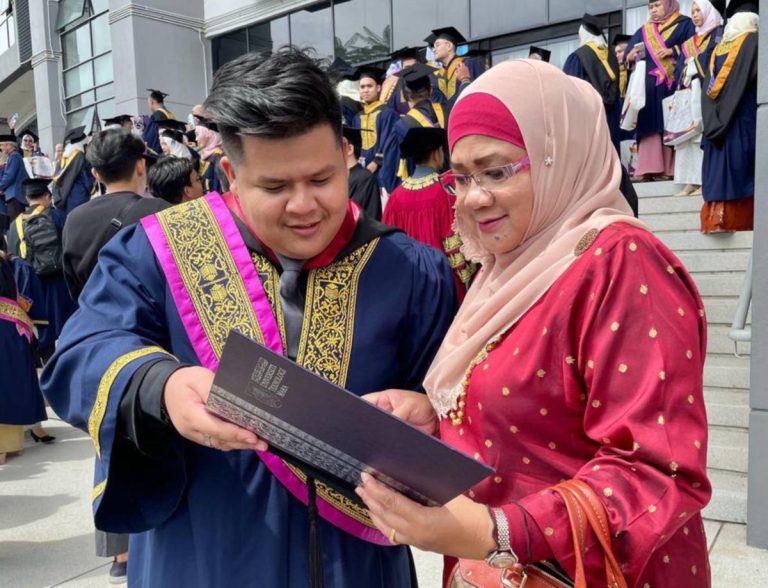 Juruvideo UtusanTV terima Anugerah Naib Canselor UiTM