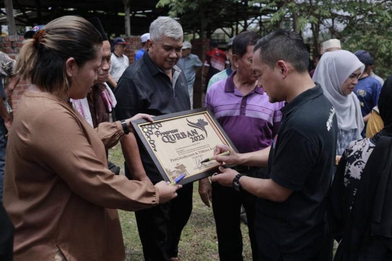 Sultan Johor kurnia 100 ekor lembu sempena Aidiladha