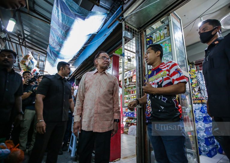 Kerajaan mahu segera laksana subsidi petrol bersasar, tapi sangat rumit – PM
