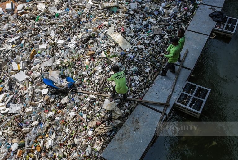 Peti ais, almari, mayat antara ditemui di kawasan perangkap sampah KL