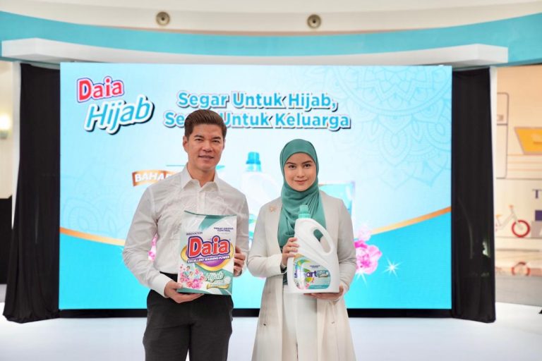 Daia perkenal Daia Hijab All Day Freshness : Penyelesaian inovatif bagi kawal bau peluh. Lisa Surihani diangkat jadi duta