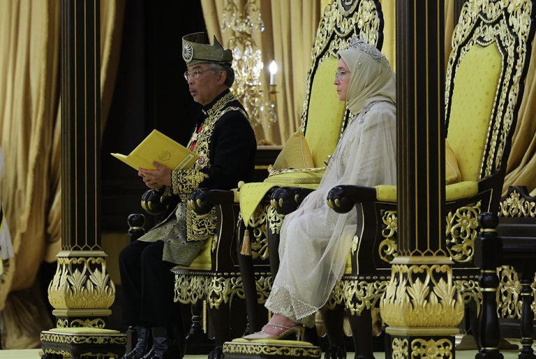 Agong zahir kegusaran isu penggunaan kalimah Allah, titah kerajaan harmonikan keadaan