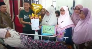 Sibuk jaga ibu terlantar, pelajar cemerlang tak sangka raih 11A
