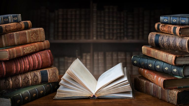 Biblioholism | ‘Kegilaan’ terhadap buku sehingga mereka sanggup memakannya