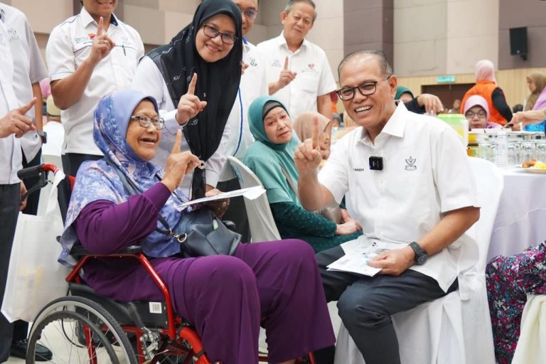 Program Pride Kasih sedia kad kesihatan RM500 kepada rakyat Pahang
