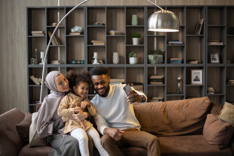 Nak anak soleh dan solehah? Ini ciri pasangan hidup yang terbaik untuk lahirkan generasi beriman