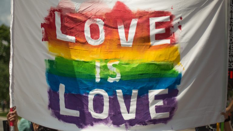 Wabak LGBT : Bagaimana jadi Gay atau Lesbian, suatu kekeliruan?