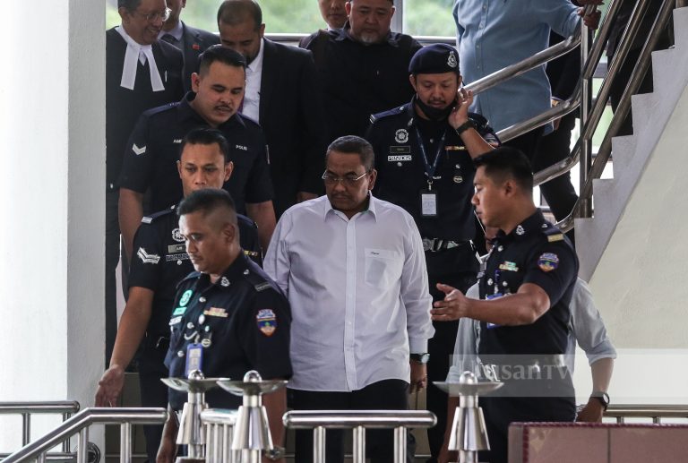 Muhammad Sanusi tiba di Mahkamah Selayang