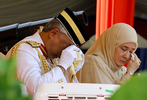 Agong, Permaisuri berkenan sembah kenal balu, waris anggota polis terkorban Op Daulat