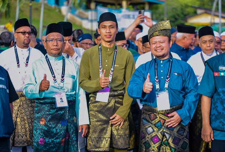 (TIDAK RASMI) PRN: Dari padang bola ke politik, Baddrol Bakhtiar ‘takluk’ Gurun
