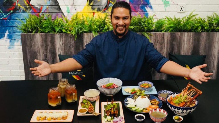 Amin Aznizan terjemah cinta Sarawak menerusi Kedey Kamek. Laksa Sarawak dan Mee Jawa antara resipi rahsia keluarga