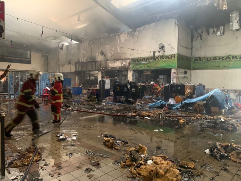 Empat kedai di Terminal Larkin Sentral terbakar