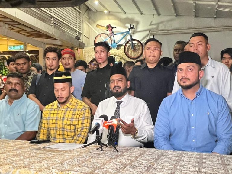 Penyokong ‘Bossku’ hilang kepercayaan kepada Zahid, tekad sokong PN