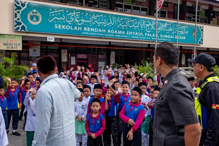 PM buat pemeriksaan mengejut di 2 sekolah di Sekinchan