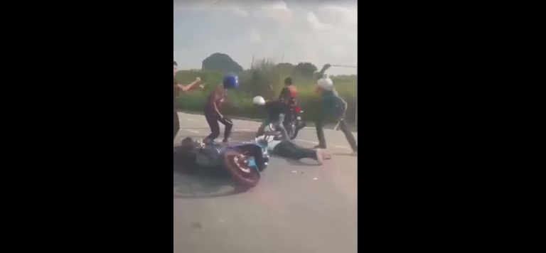 Polis buru 5 lelaki gaduh guna rotan di Tanjung Rambutan