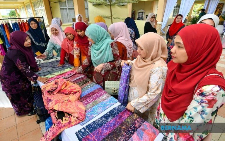Terengganu isytihar Ahad sebagai Hari Batik – Razali