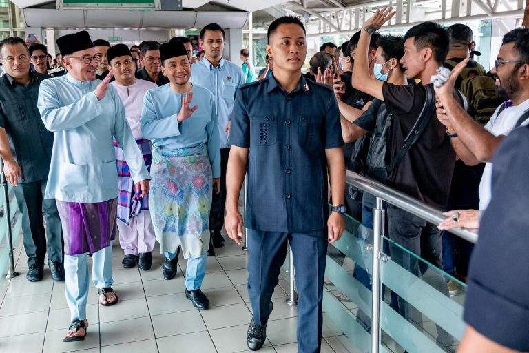 Jangan guna lambang parti ketika salur bantuan kerajaan – PM
