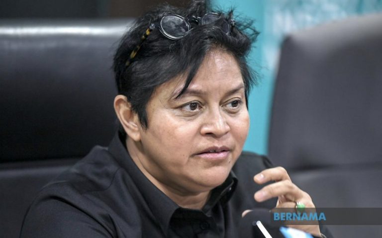 “Saya pelik, macam mana keputusan PRN boleh ubah kerajaan pusat?” – Azalina