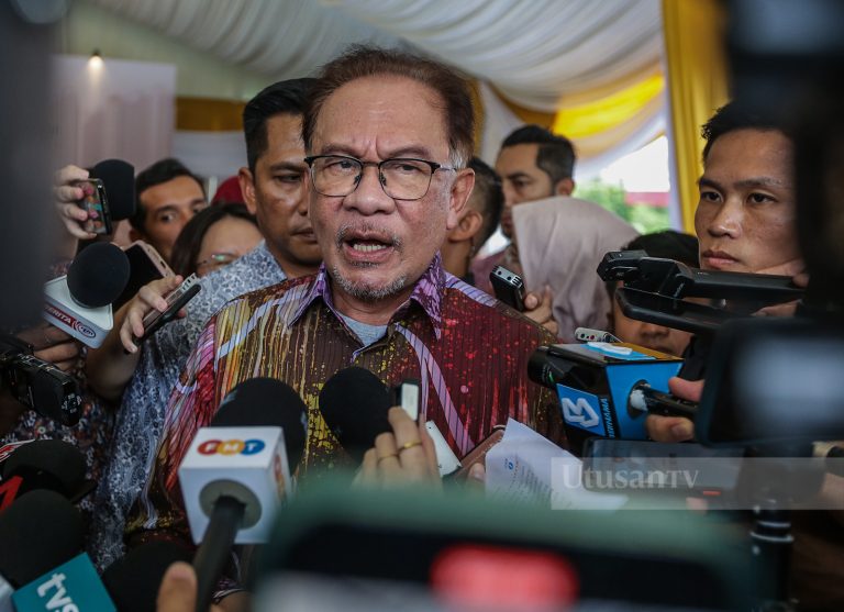 Anwar jalani pembedahan gigi di HKL