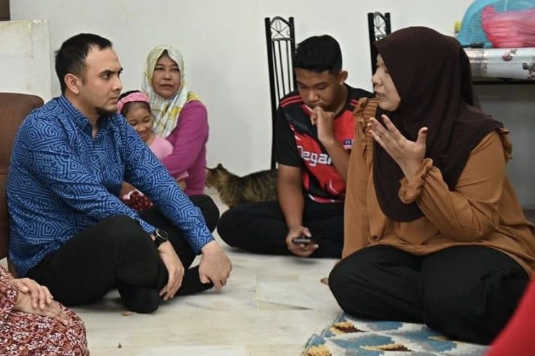 Anwar sumbang bantuan kepada keluarga mangsa nahas Elmina