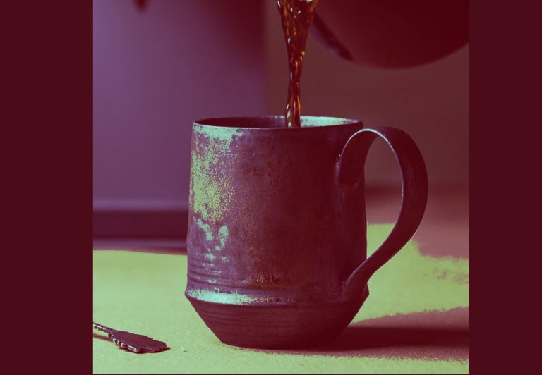 Kopi atau cawan?