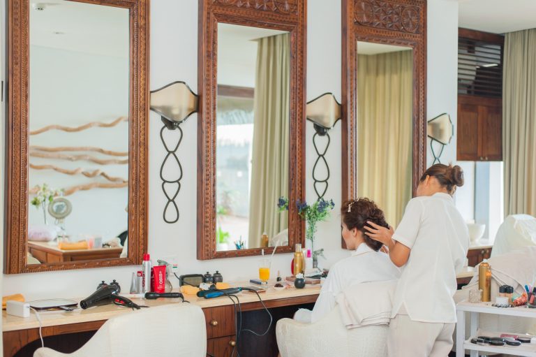 Hukum warnakan rambut bagi tujuan berhias untuk suami