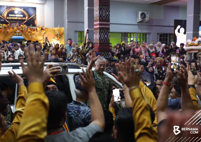 Kasih Al-Sultan Abdullah, Tunku Azizah dalam ingatan rakyat Sabah, Sarawak
