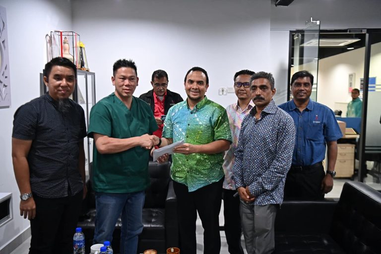 PM beri sumbangan kepada Kenneth Low
