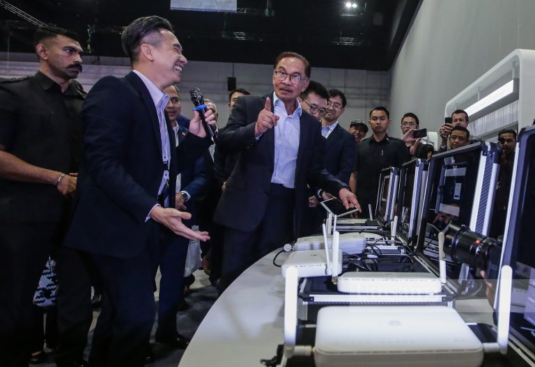 Rombakan kabinet? “Saya fikir dahulu”, kata PM Anwar