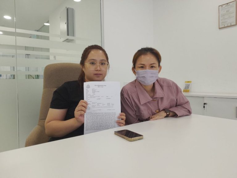 Nichole (kiri) bersama majikannya, Madam Enica yang cuba membantunya mendapatkan penjelasan sebenar berhubung insiden dilaluinya.