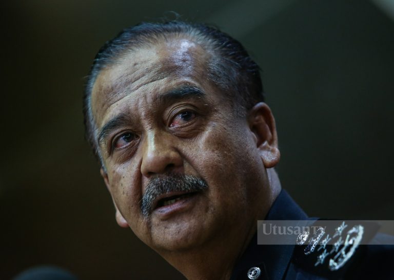 Logo mirip kalimah: 1,145 pasang kasut dirampas bagi bantu siasatan – KPN