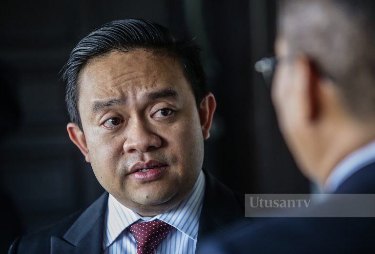 Kontroversi pelantikan U Mobile: Wan Saiful bidas Vincent Tan