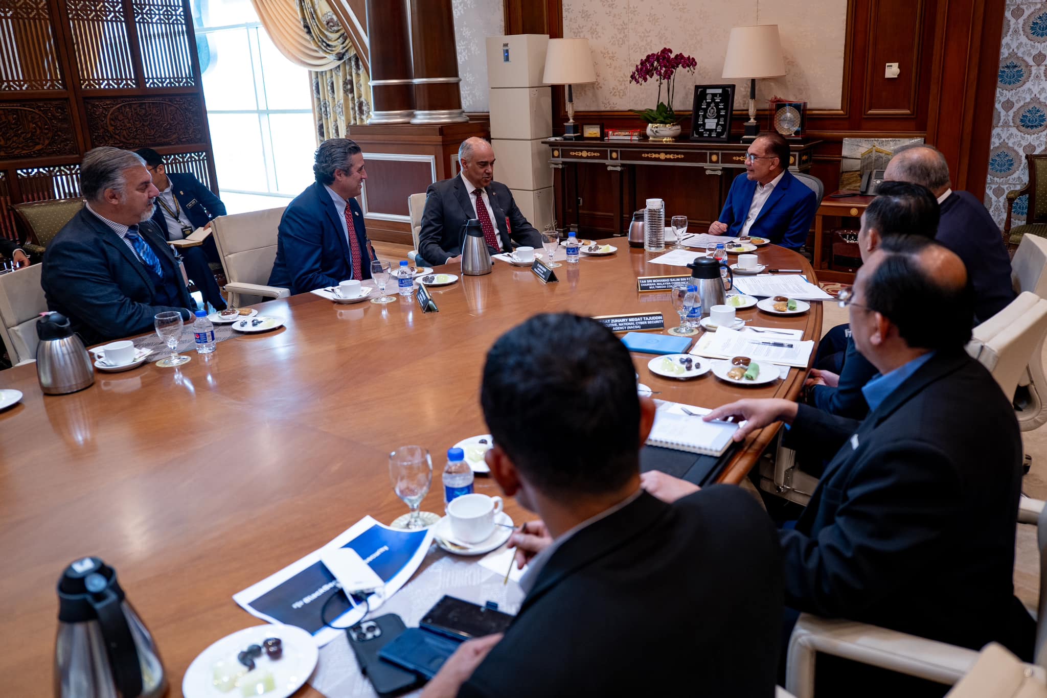BlackBerry nyata hasrat mahu kerjasama dengan Malaysia – PM Anwar