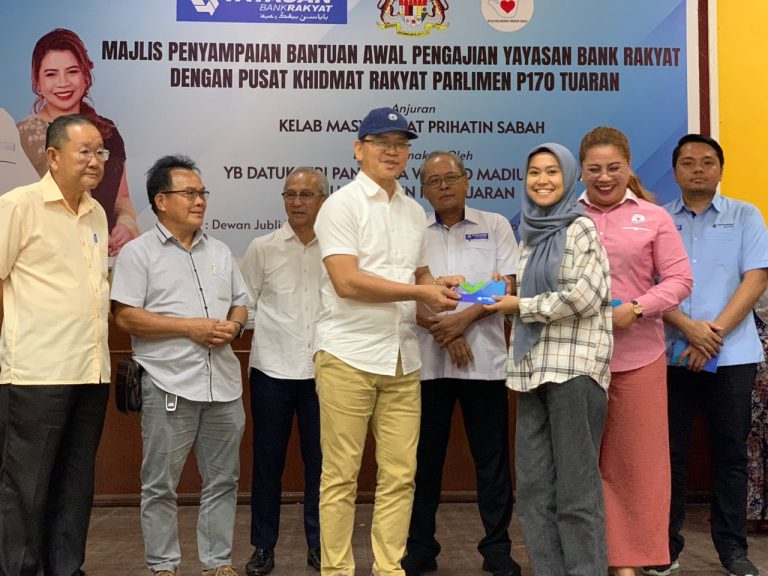 YBR agih bantuan persekolahan kepada 105 pelajar tidak mampu di Tuaran