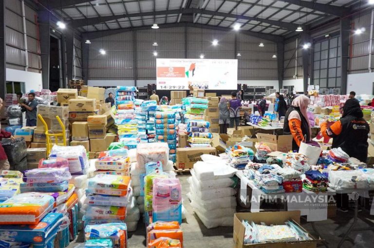 50 tan barangan bantuan kemanusiaan sedia untuk dihantar ke Gaza