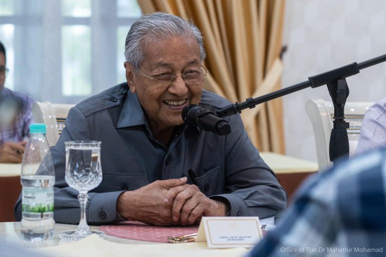 Belanjawan 2024 terlalu tinggi, tidak logik –  Tun Mahathir