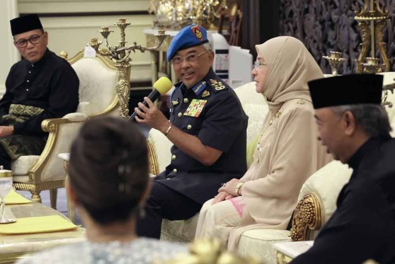 Al-Sultan Abdullah zahir rasa syukur atas sokongan keluarga