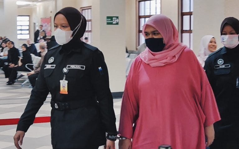 Berat Siti Bainun ‘susut’ 60 kg sejak jejak kaki ke tirai besi