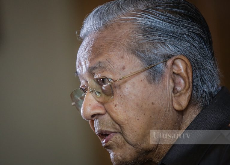 Setahun pentadbiran Anwar, Tun Mahathir beri markah 20 peratus