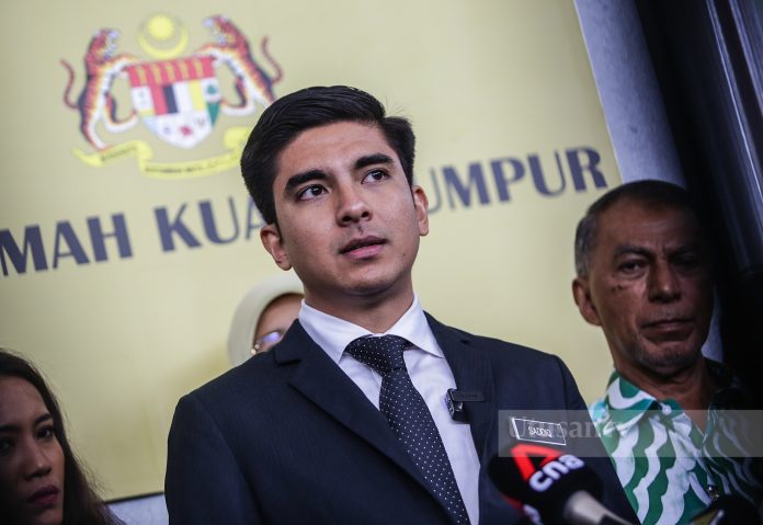 Ahli Parlimen Muar, Syed Saddiq Syed Abdul Rahman dijatuhi hukuman penjara selama tujuh tahun, denda RM10 juta dan dua sebatan atas empat pertuduhan bersubahat melakukan pecah amanah, salah guna harta dan pengubahan wang haram (AMLA) ketika dihadapkan ke Mahkamah Tinggi Kuala Lumpur, hari ini. GAMBAR: Abd Razak Aid