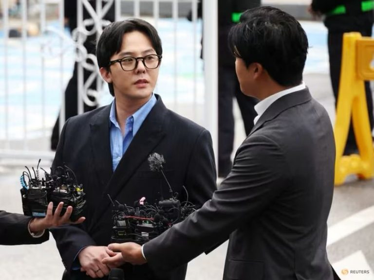 4 jam disoal siasat, akhirnya G-Dragon didapati negatif dadah
