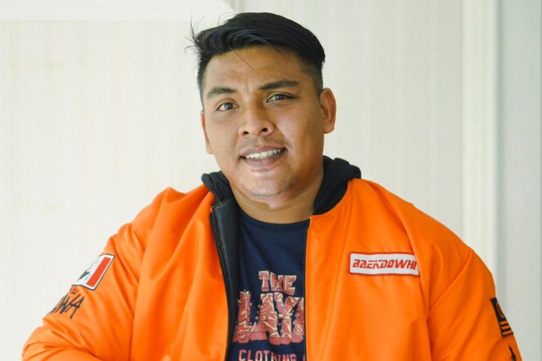 [VIDEO] Ali Puteh berang netizen persoalkan rezeki tak berkat ketika ‘live’ di TikTok – “Rezeki kepala bapak dia…orang berniaga elok-elok”
